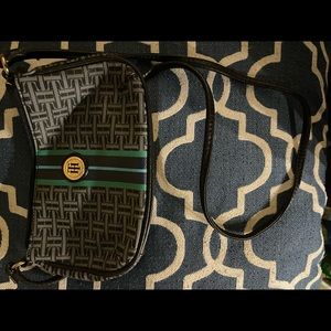 Adorable Tommy Hilfiger crossbody.